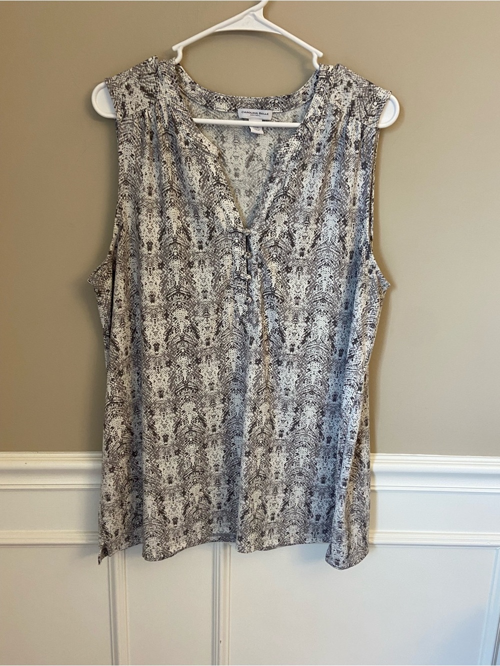 Carolina Belle Sleeveless Printed V-Neck Snakeprint Tank‎ in Gray Tones. 1X